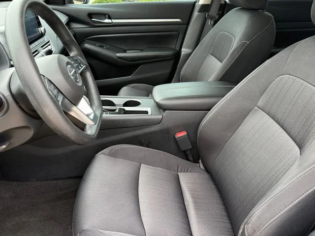 2022 Nissan Altima - Image 11