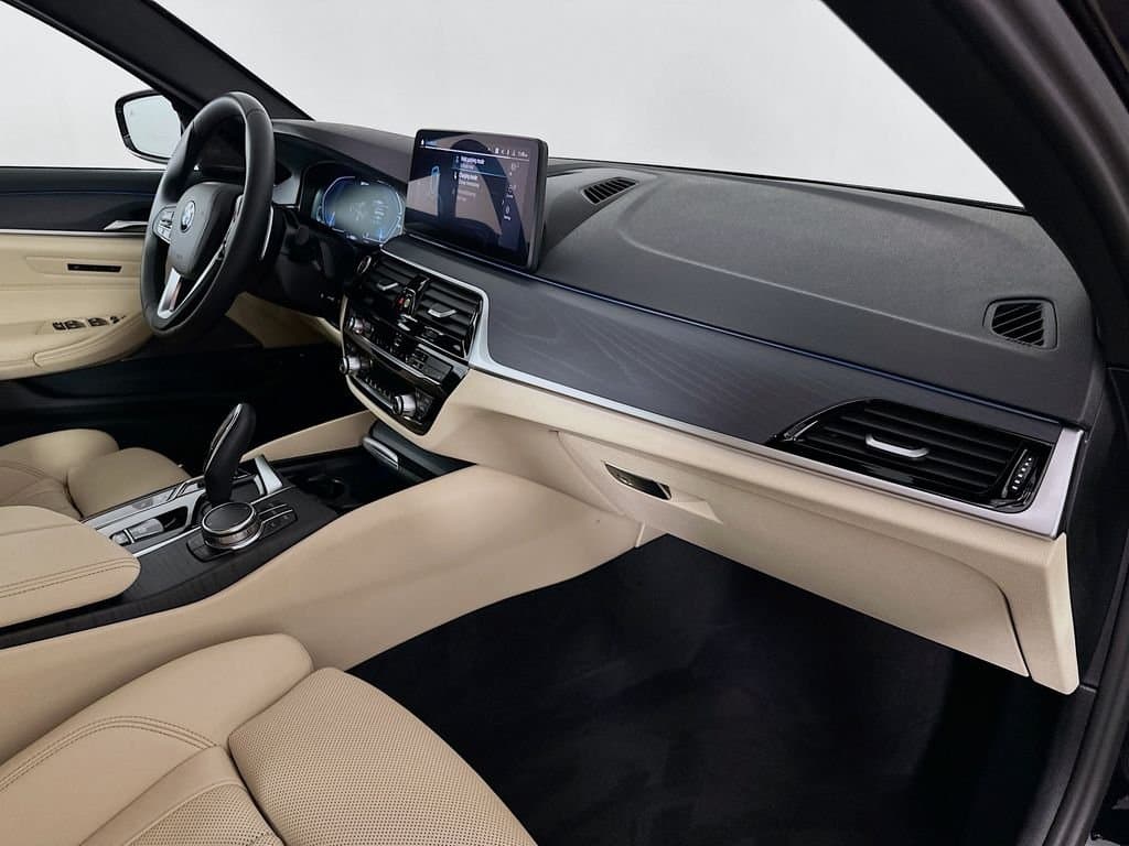 2023 BMW 5 Series - Image 30