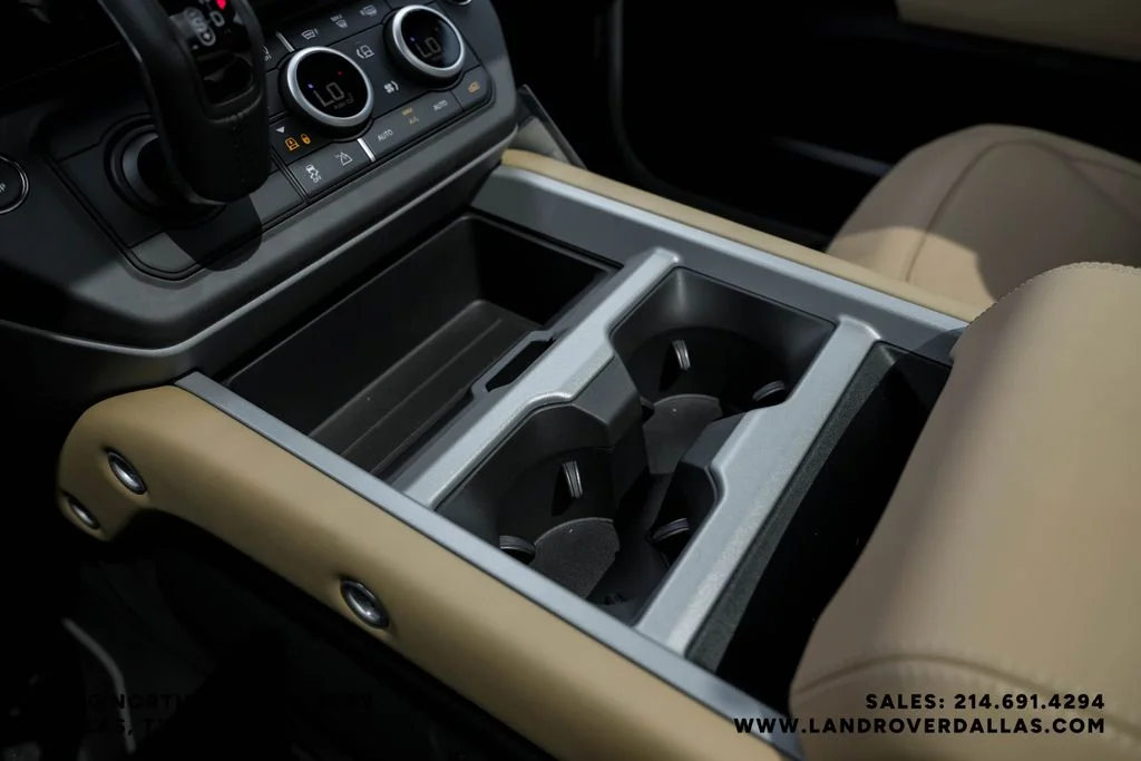 2026 Land Rover Defender 90 - Image 19