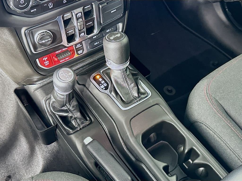 2025 Jeep Wrangler - Image 16