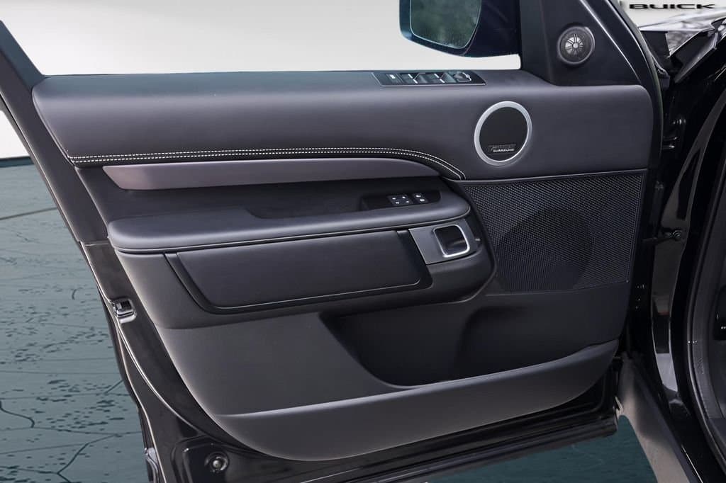 2024 Land Rover Discovery - Image 28