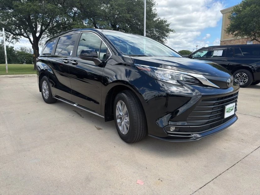 2026 Toyota Sienna - Image 6