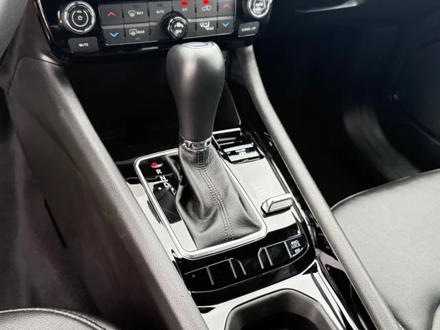 2025 Jeep Compass - Image 18