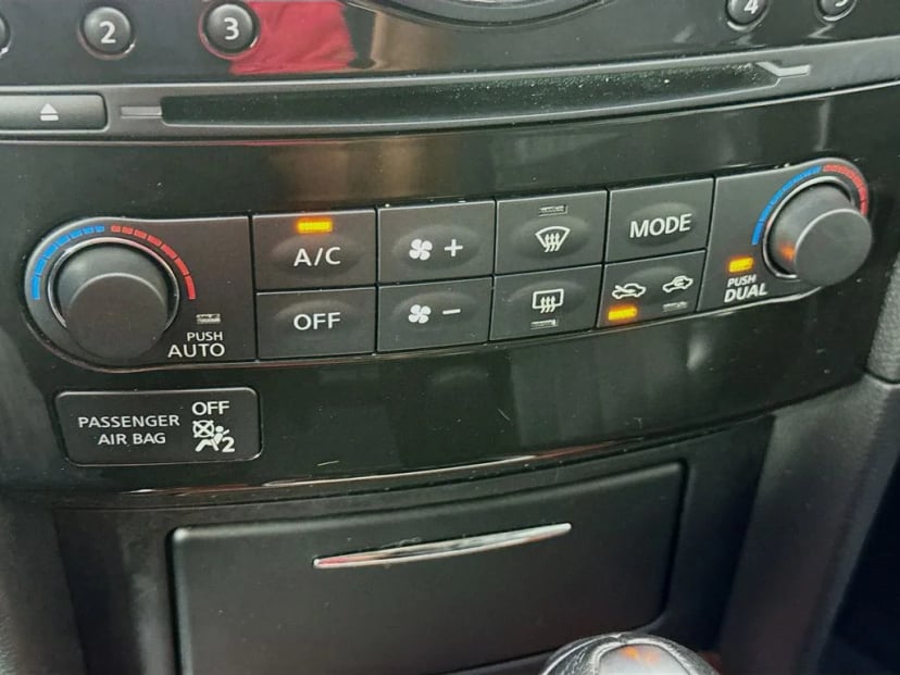 2016 INFINITI QX70 - Image 20
