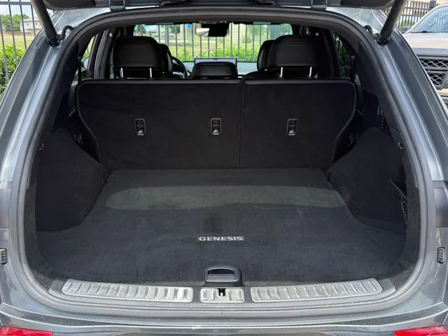 2023 Genesis GV70 - Image 29