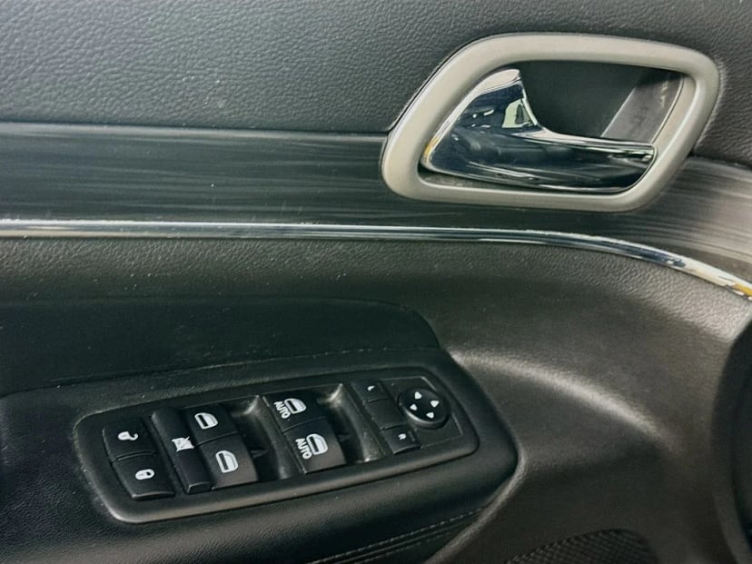 2019 Jeep Grand Cherokee - Image 20