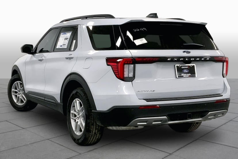 2026 Ford Explorer - Image 11