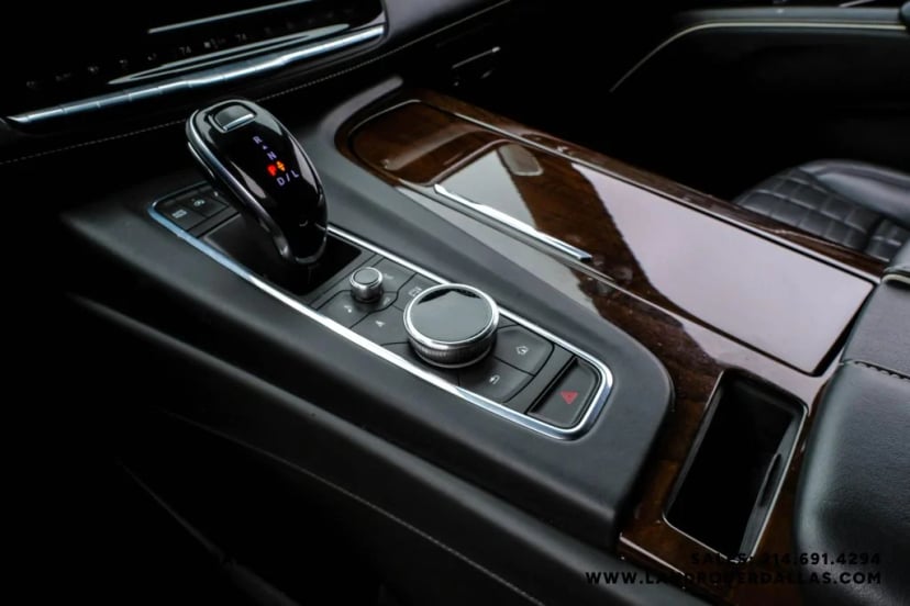2021 Cadillac Escalade - Image 25