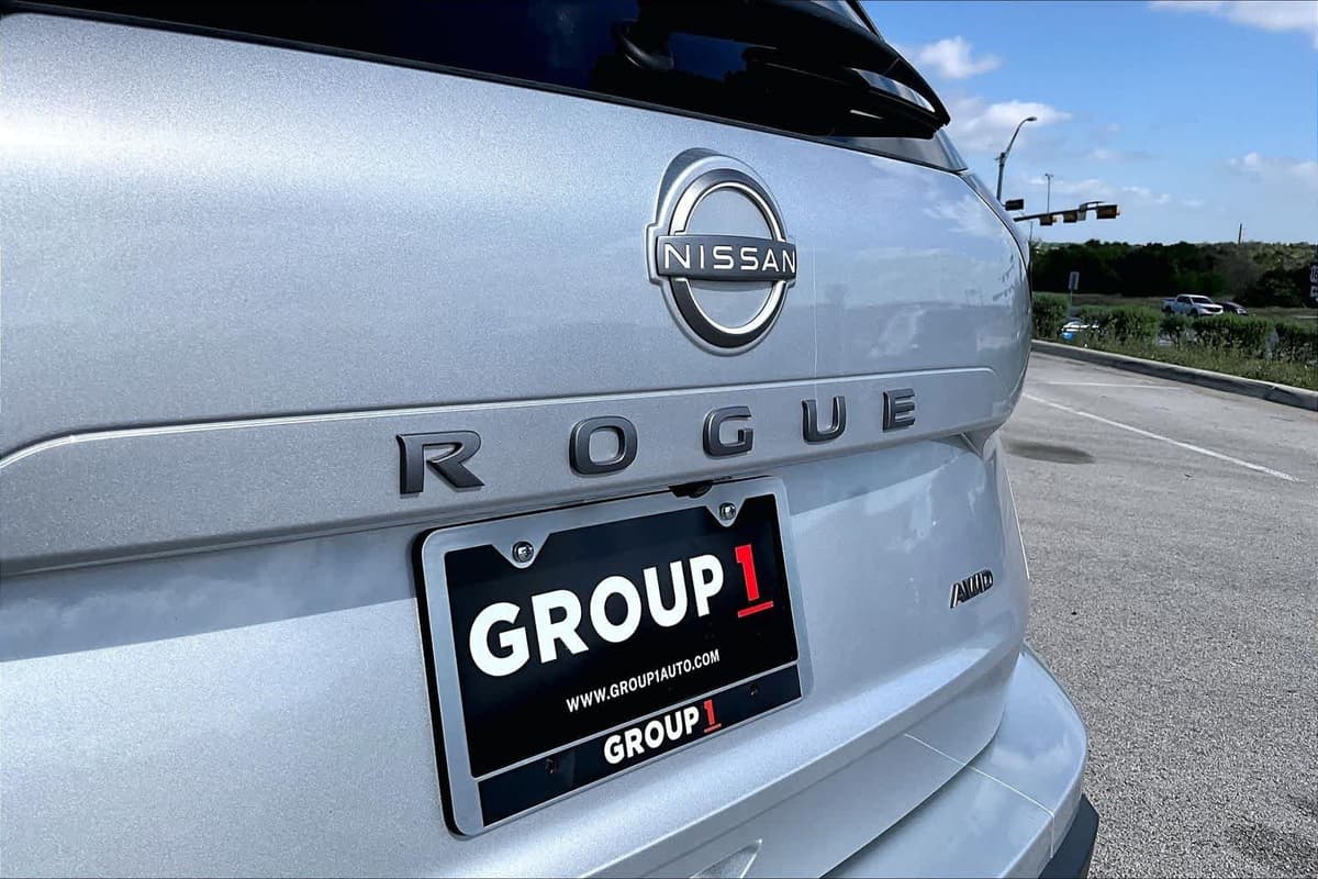 2025 Nissan Rogue - Image 10