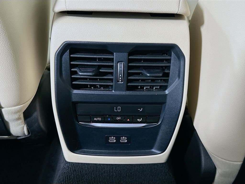 2025 BMW 3 Series - Image 26