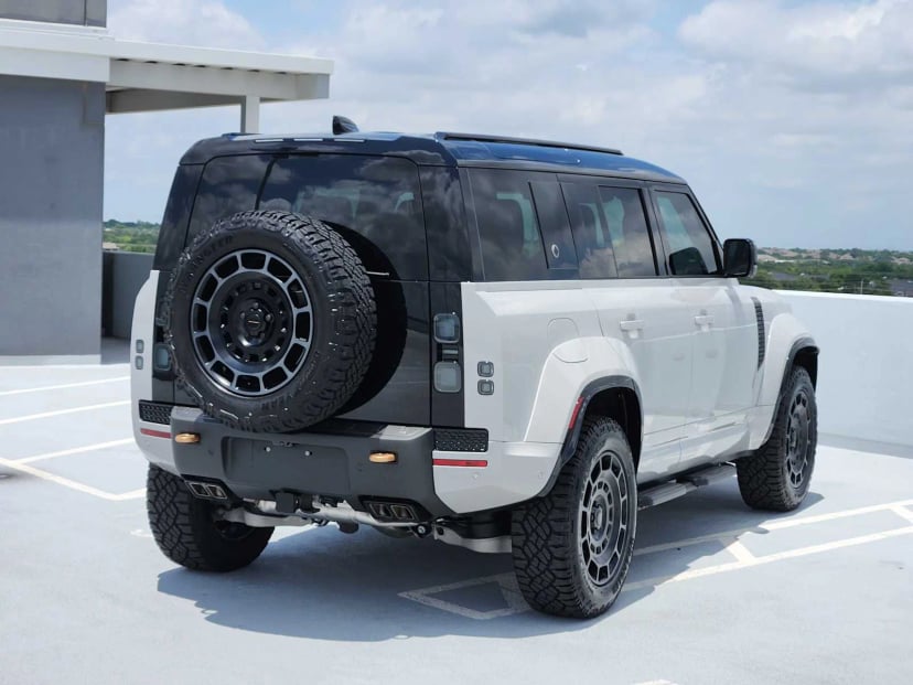 2026 LAND ROVER Defender 110 - Image 5