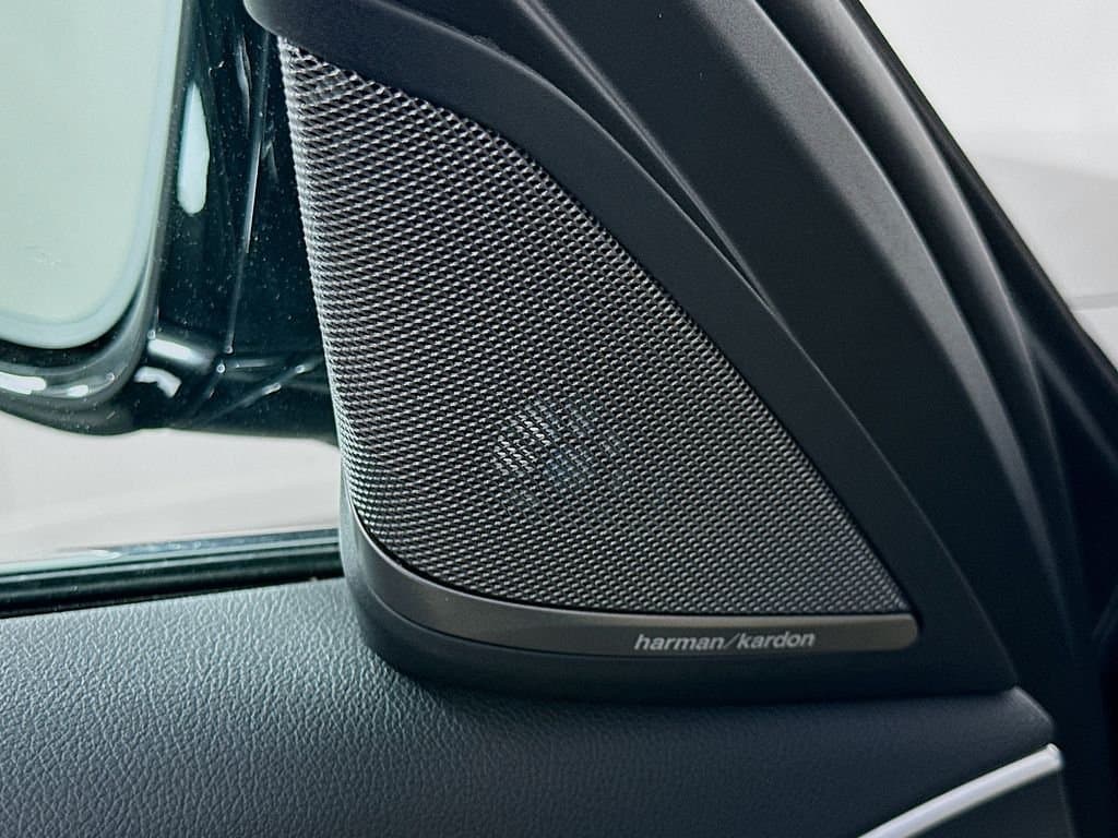 2023 BMW 5 Series - Image 19