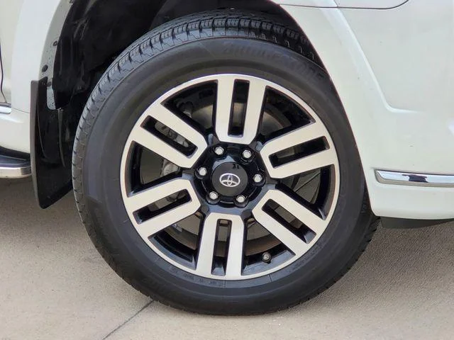 2020 Toyota 4Runner - Image 31