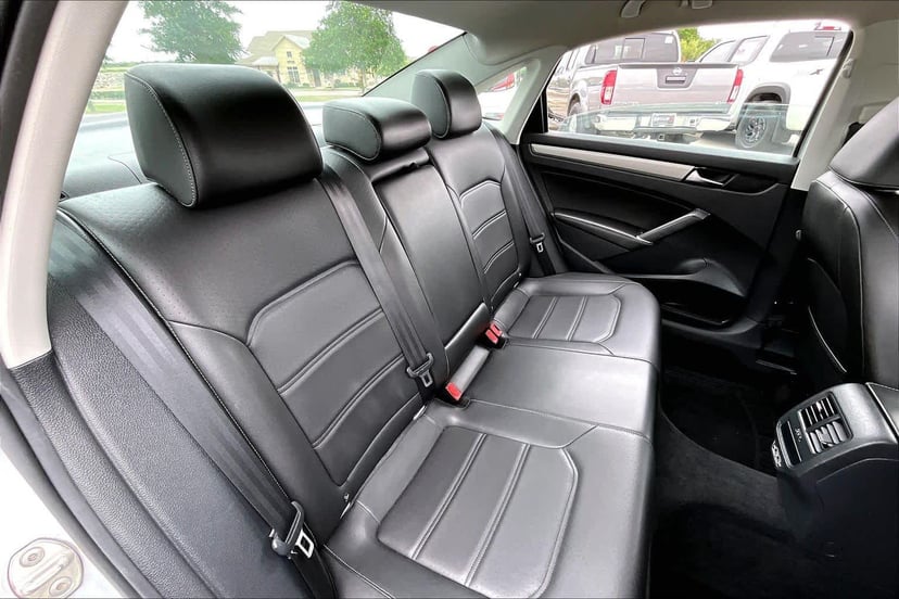 2020 Volkswagen Passat - Image 18