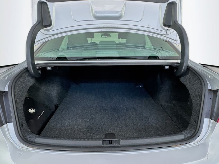 2015 Volkswagen Passat - Image 28