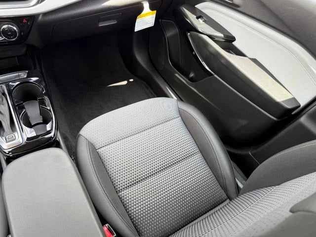 2025 Chevrolet Trax - Image 22