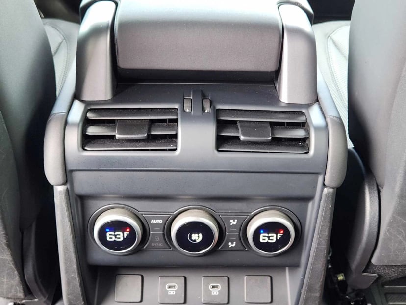 2024 Land Rover Defender - Image 31