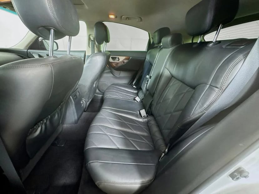 2016 INFINITI QX70 - Image 32