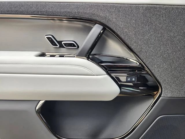 2026 Land Rover Range Rover Sport - Image 16