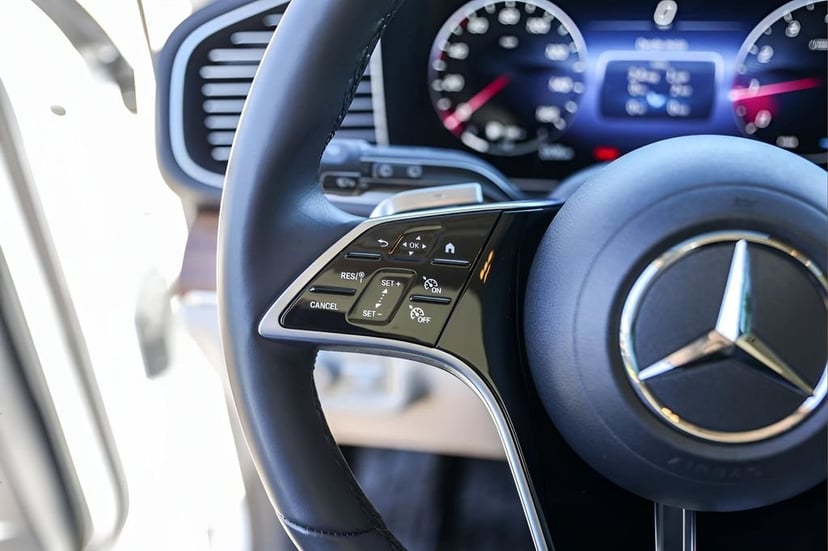 2025 Mercedes-Benz GLE - Image 13