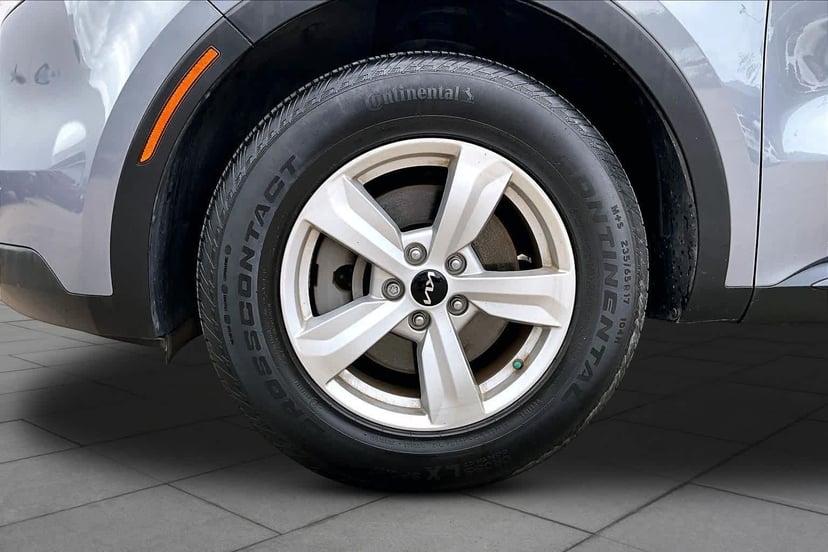 2022 Kia Sorento - Image 11