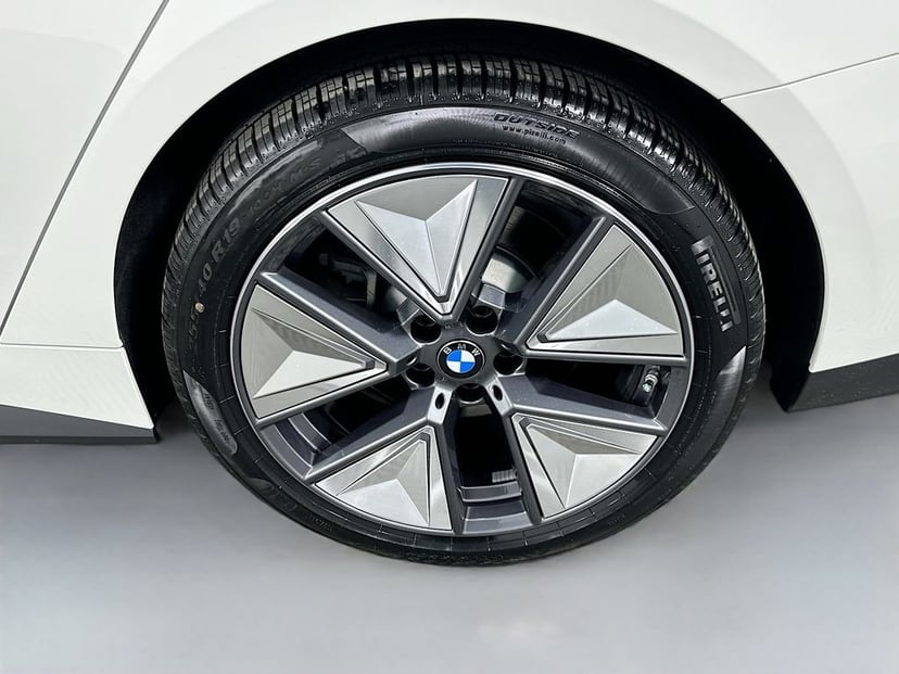2026 BMW i4 - Image 23