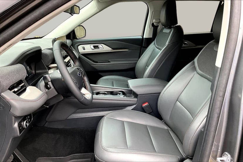 2025 Ford Explorer - Image 7