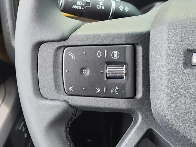 2026 Land Rover Defender 110 - Image 27