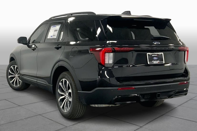 2026 Ford Explorer - Image 11