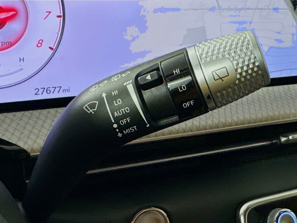 2025 GENESIS GV80 - Image 14