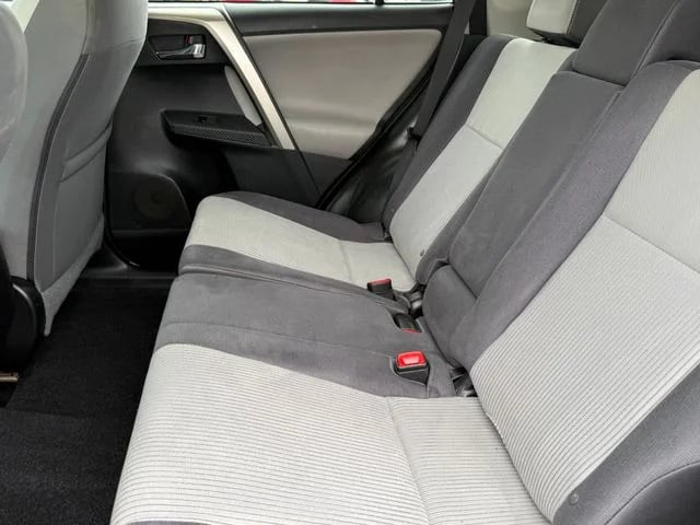 2015 Toyota RAV4 - Image 26