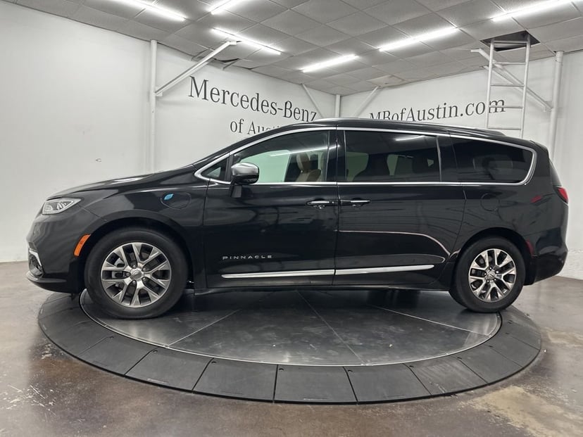 2021 Chrysler Pacifica Hybrid - Image 3