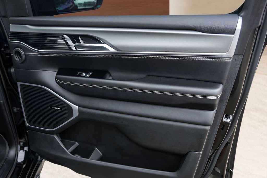 2023 Jeep Wagoneer - Image 30