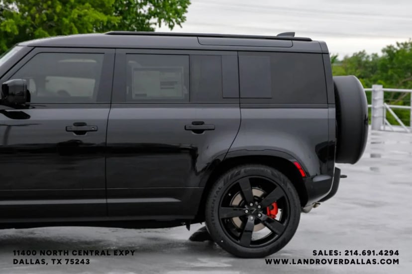 2026 Land Rover Defender 110 - Image 13