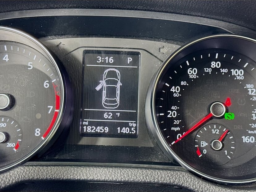 2017 Volkswagen Passat - Image 15