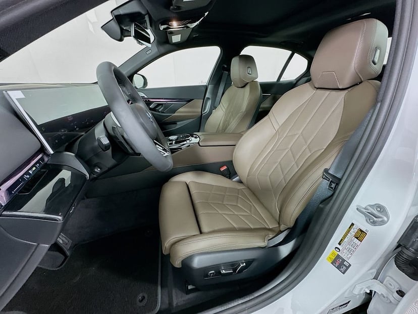 2026 BMW i5 - Image 16