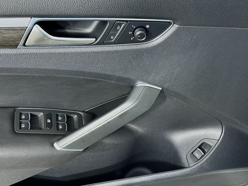 2017 Volkswagen Passat - Image 17