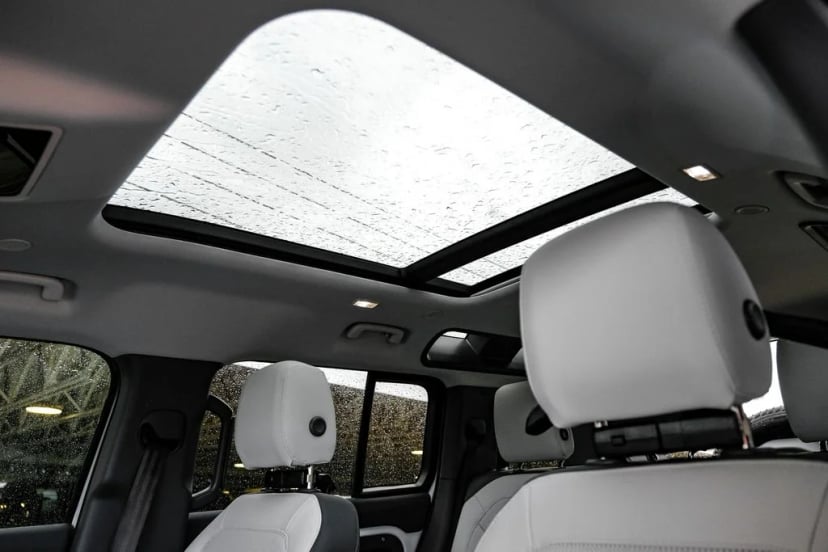 2026 Land Rover Defender 110 - Image 3