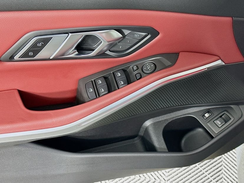 2023 BMW 3 Series - Image 18