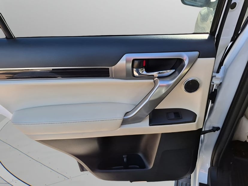 2023 Lexus GX - Image 17
