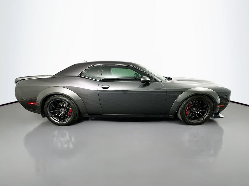 2019 Dodge Challenger - Image 4