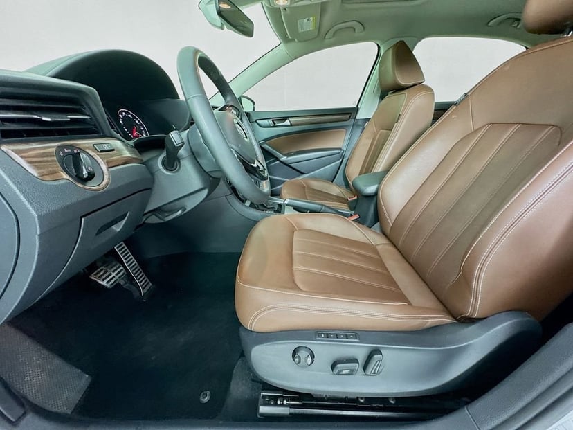 2022 Volkswagen Passat - Image 24