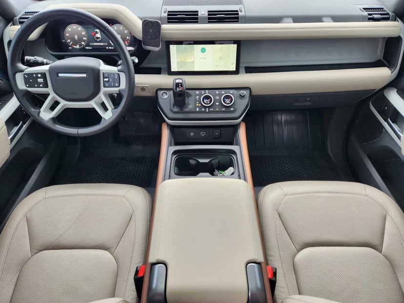 2024 Land Rover Defender - Image 26