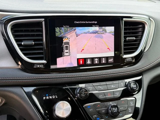 2024 Chrysler Pacifica Hybrid - Image 15