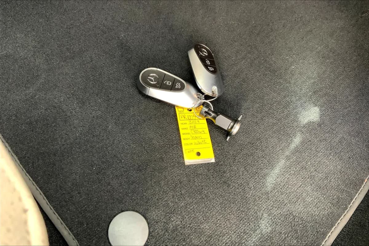 2023 Mercedes-Benz C 300 - Image 13