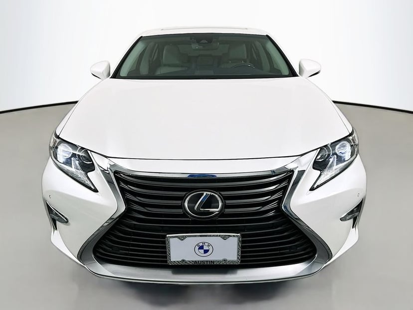 2017 Lexus ES - Image 2