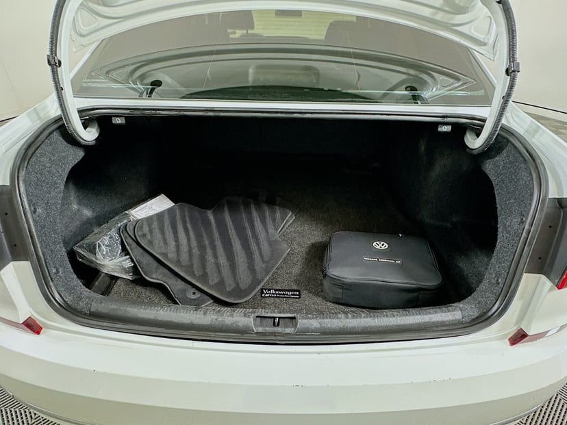 2017 Volkswagen Passat - Image 26
