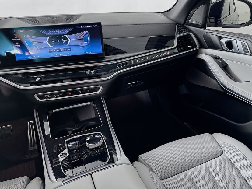 2025 BMW X5 - Image 24