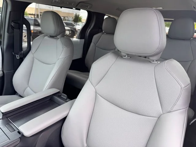 2026 Toyota Sienna - Image 11