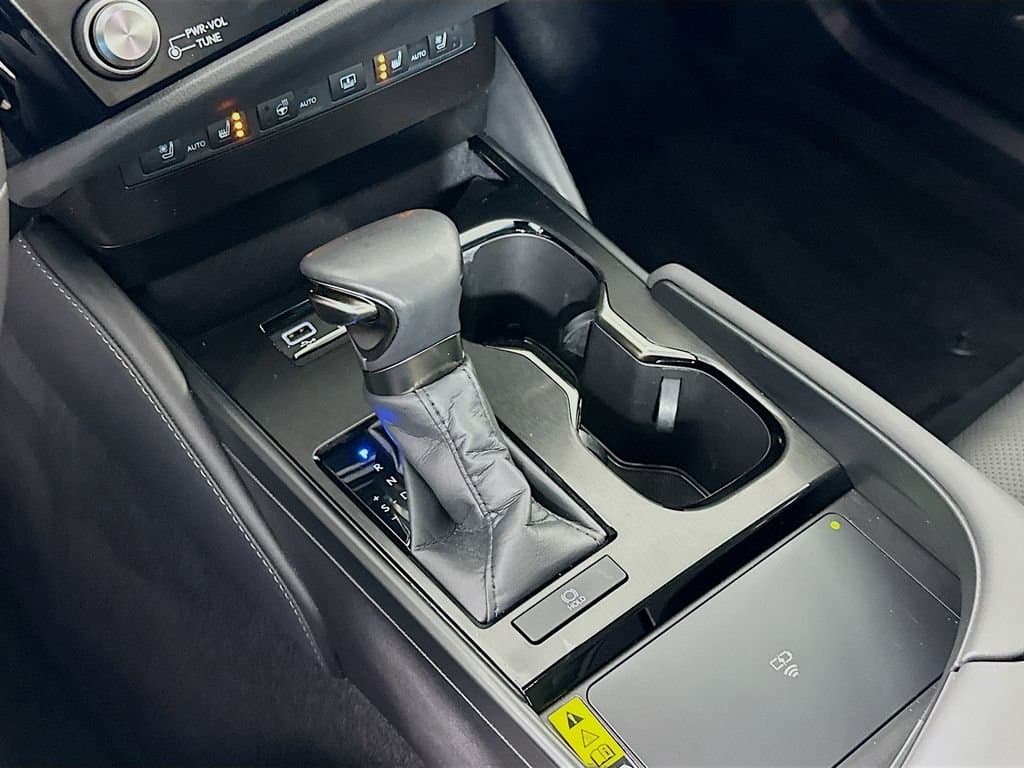 2024 Lexus ES - Image 17